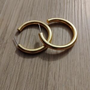 Elegant Gold Hoop Earrings